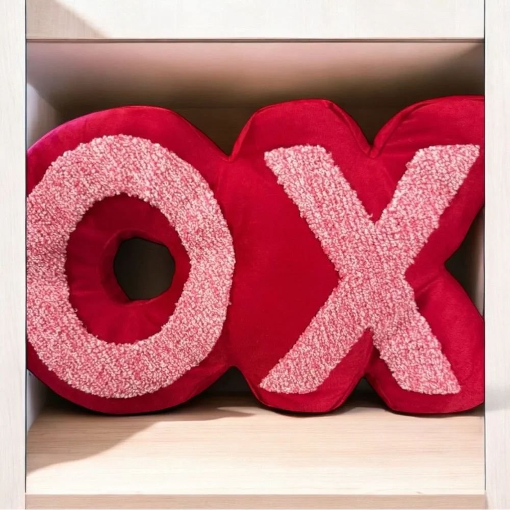 Target Bullseyes XO Valentines Pillow Decor ❤️